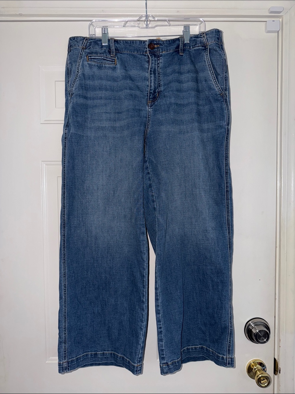 Lands' End women’s Relaxed wide-Leg Jeans in Medium Blue. Sz 18